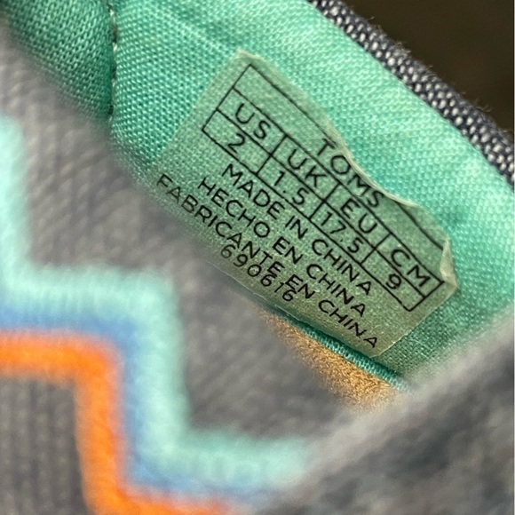 TOMS Blue Chambray Embroidery Baby Crib Shoes Moccasins - Picture 6 of 6